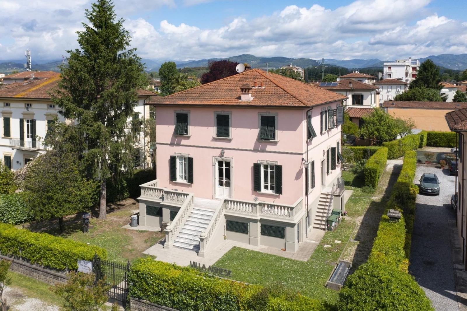 לוקה Villa Agnese B&B מראה חיצוני תמונה